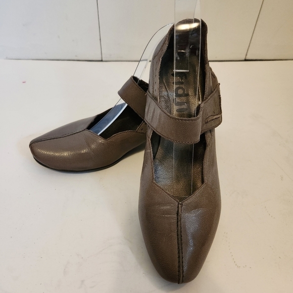 EUC FIDJI LEATHER MARY JANES TAUPE/BROWN SIZE 37 - Picture 2 of 10